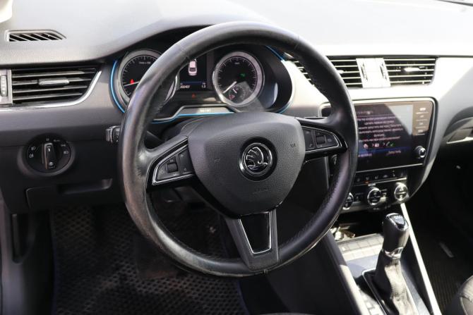 Skoda Octavia III (A7) Рестайлинг с пробегом 2017 года, цена 1 369 000 рублей, 201000 км, лифтбек, Автокод Объявления