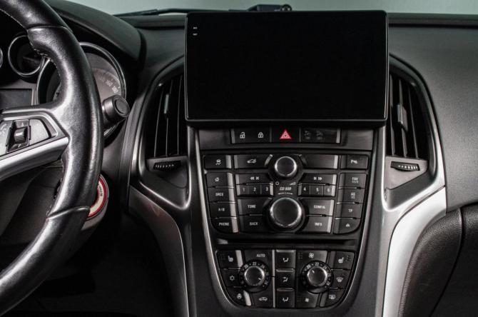 Opel Astra J Рестайлинг с пробегом 2014 года, цена 699 000 рублей, 210000 км, седан, Автокод Объявления