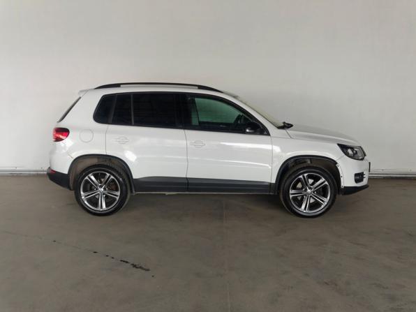 Volkswagen Tiguan I Рестайлинг с пробегом 2016 года, цена 1 693 000 рублей, 137518 км, внедорожник, Автокод Объявления