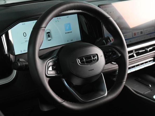 Geely Monjaro I Рестайлинг 2 с пробегом 2026 года, цена 4 499 000 рублей, 40 км, внедорожник, Автокод Объявления
