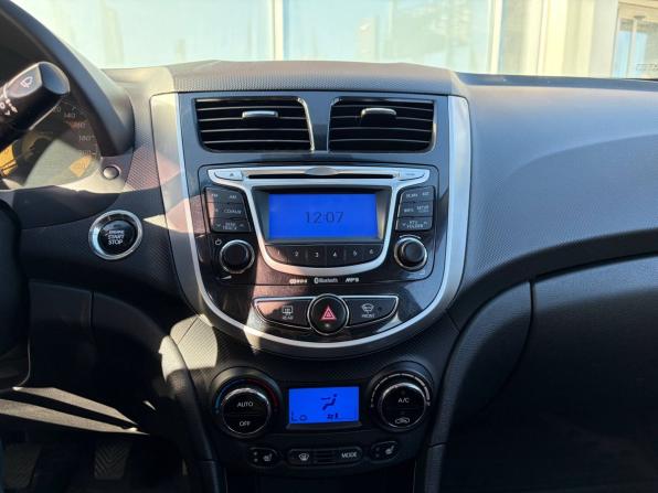 Hyundai Solaris I с пробегом 2013 года, цена 555 000 рублей, 210000 км, седан, Автокод Объявления