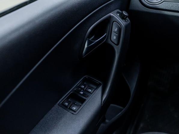 Volkswagen Polo V Рестайлинг с пробегом 2018 года, цена 1 105 000 рублей, 79742 км, седан, Автокод Объявления