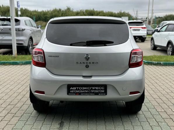 Renault Sandero II с пробегом 2016 года, цена 845 000 рублей, 79000 км, хэтчбек, Автокод Объявления