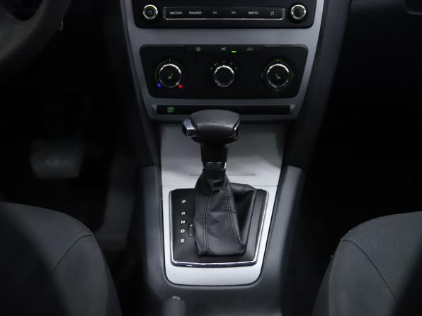 Skoda Octavia II (A5) Рестайлинг с пробегом 2012 года, цена 690 000 рублей, 250465 км, лифтбек, Автокод Объявления