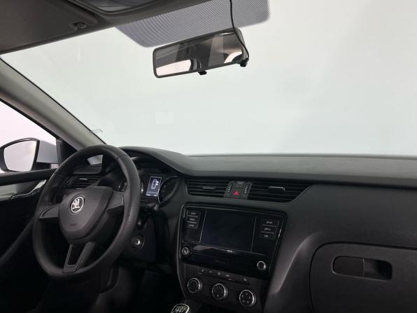 Skoda Octavia III (A7) Рестайлинг с пробегом 2018 года, цена 1 599 000 рублей, 117000 км, лифтбек, Автокод Объявления