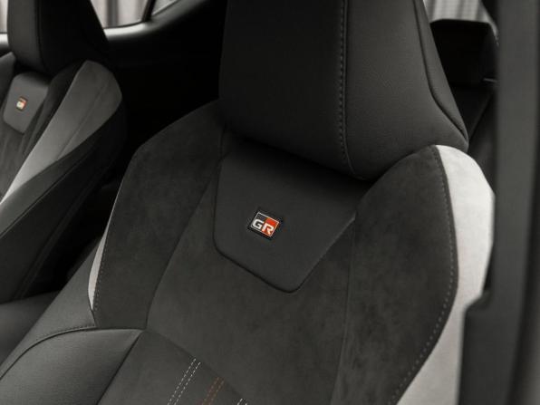 Toyota C-HR I Рестайлинг с пробегом 2022 года, цена 2 940 000 рублей, 73221 км, внедорожник, Автокод Объявления