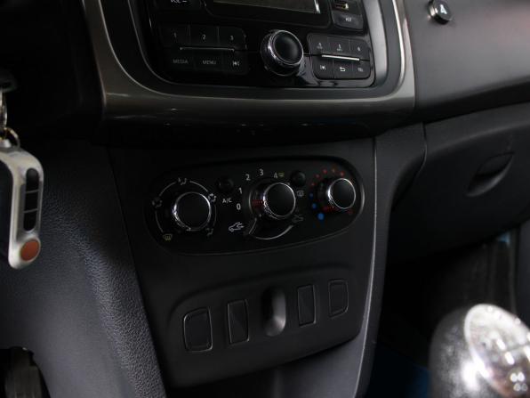 Renault Logan II с пробегом 2017 года, цена 765 000 рублей, 211940 км, седан, Автокод Объявления