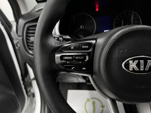 Kia Rio IV Рестайлинг с пробегом 2020 года, цена 1 545 000 рублей, 81869 км, седан, Автокод Объявления