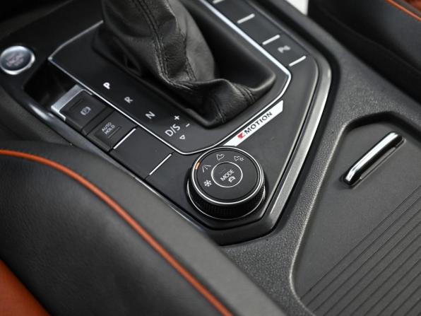 Volkswagen Tiguan II с пробегом 2018 года, цена 2 299 000 рублей, 99000 км, внедорожник, Автокод Объявления