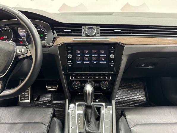Volkswagen Passat B8 с пробегом 2019 года, цена 1 900 000 рублей, 122516 км, седан, Автокод Объявления
