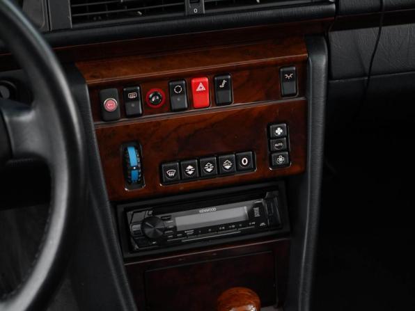 Mercedes-Benz E-Класс I (W124) с пробегом 1993 года, цена 5 350 000 рублей, 30276 км, седан, Автокод Объявления