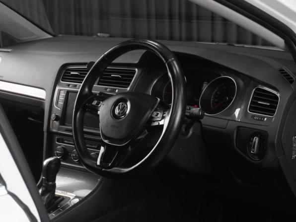 Volkswagen Golf VII Рестайлинг с пробегом 2017 года, цена 1 799 000 рублей, 172982 км, универсал, Автокод Объявления