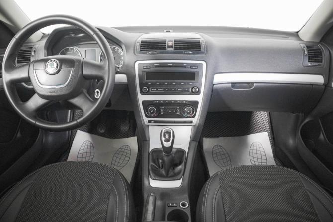 Skoda Octavia II (A5) Рестайлинг с пробегом 2011 года, цена 649 000 рублей, 301400 км, лифтбек, Автокод Объявления