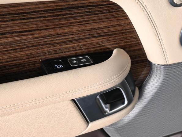 Land Rover Range Rover IV Рестайлинг с пробегом 2018 года, цена 6 999 000 рублей, 63443 км, внедорожник, Автокод Объявления