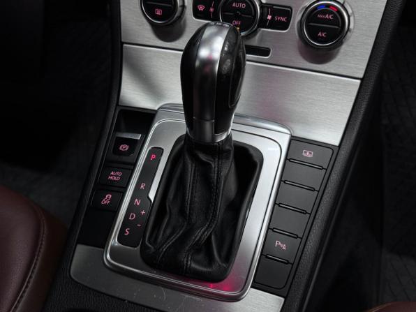 Volkswagen Passat B7 с пробегом 2013 года, цена 1 197 000 рублей, 290320 км, седан, Автокод Объявления