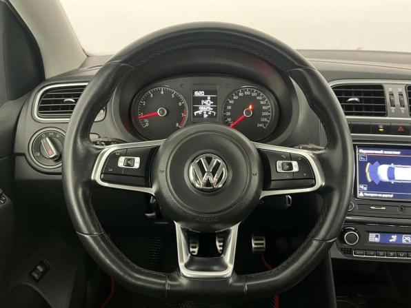 Volkswagen Polo V Рестайлинг с пробегом 2018 года, цена 939 000 рублей, 136618 км, седан, Автокод Объявления