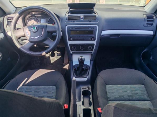 Skoda Octavia II (A5) Рестайлинг с пробегом 2009 года, цена 630 000 рублей, 263353 км, лифтбек, Автокод Объявления