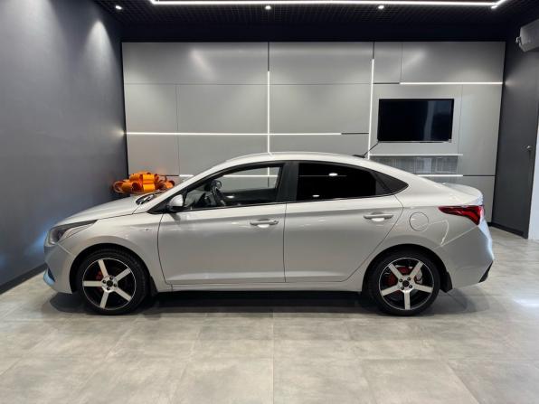 Hyundai Solaris II с пробегом 2017 года, цена 1 059 000 рублей, 155000 км, седан, Автокод Объявления