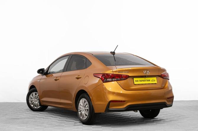 Hyundai Solaris II с пробегом 2018 года, цена 1 359 000 рублей, 152000 км, седан, Автокод Объявления