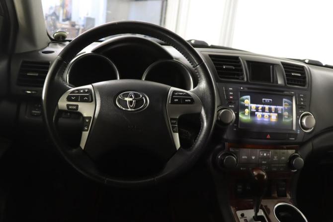 Toyota Highlander II (XU40) Рестайлинг с пробегом 2012 года, цена 1 689 990 рублей, 303192 км, внедорожник, Автокод Объявления