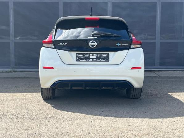 Nissan Leaf II (ZE1) с пробегом 2018 года, цена 1 500 000 рублей, 85000 км, хэтчбек, Автокод Объявления
