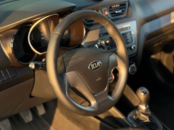Kia Rio III Рестайлинг с пробегом 2016 года, цена 990 000 рублей, 87712 км, седан, Автокод Объявления