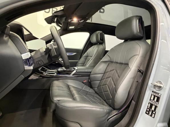 BMW 7 серии VII (G70) с пробегом 2023 года, цена 12 490 000 рублей, 46162 км, седан, Автокод Объявления