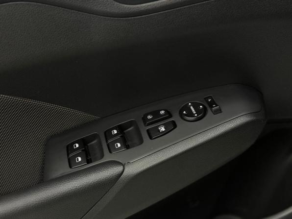 Hyundai Solaris II с пробегом 2019 года, цена 1 390 000 рублей, 111384 км, седан, Автокод Объявления