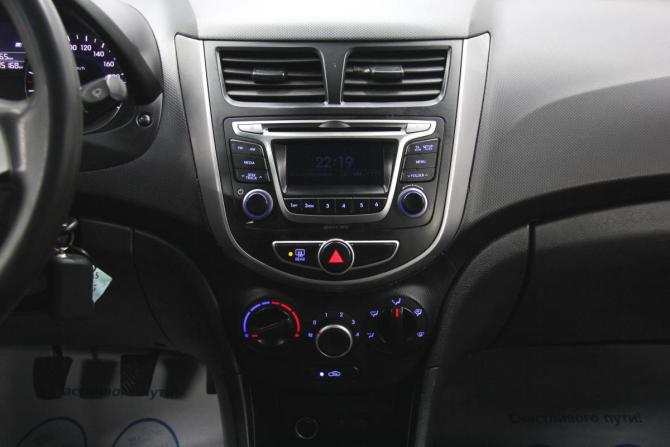 Hyundai Solaris I с пробегом 2013 года, цена 576 000 рублей, 205000 км, седан, Автокод Объявления