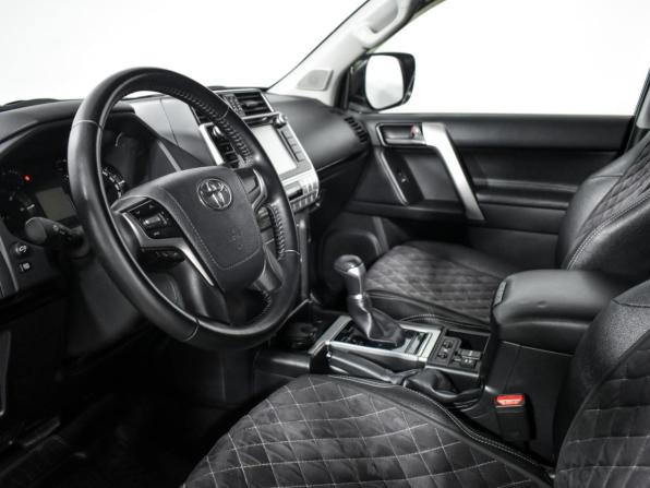 Toyota Land Cruiser Prado 150 Series Рестайлинг 2 с пробегом 2019 года, цена 4 990 000 рублей, 72135 км, внедорожник, Автокод Объявления