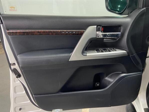 Toyota Land Cruiser 200 Series Рестайлинг 1 с пробегом 2012 года, цена 3 750 000 рублей, 201723 км, внедорожник, Автокод Объявления