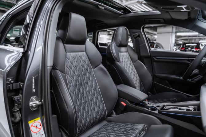 Новый Audi A3 IV (8Y) Рестайлинг 2026 года, цена 4 250 000 рублей, хэтчбек, Автокод Объявления