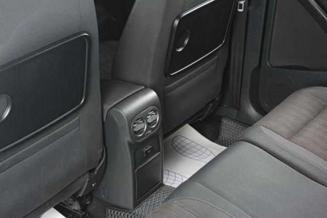 Volkswagen Tiguan I Рестайлинг с пробегом 2011 года, цена 1 199 000 рублей, 300000 км, внедорожник, Автокод Объявления