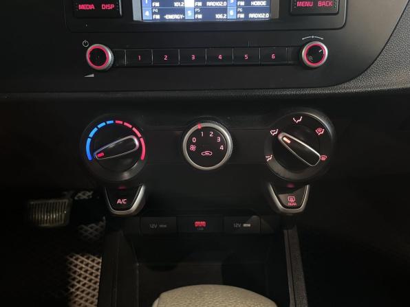 Kia Rio IV Рестайлинг с пробегом 2021 года, цена 1 385 000 рублей, 98097 км, седан, Автокод Объявления