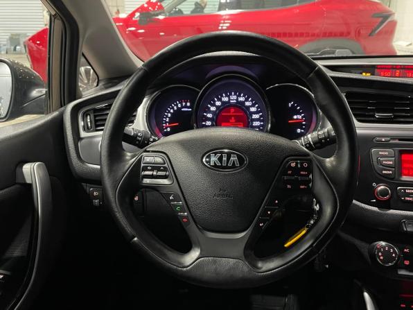 Kia Ceed II с пробегом 2014 года, цена 899 000 рублей, 209980 км, универсал, Автокод Объявления