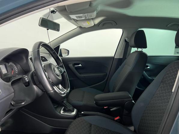 Volkswagen Polo V Рестайлинг с пробегом 2019 года, цена 1 413 000 рублей, 68000 км, седан, Автокод Объявления