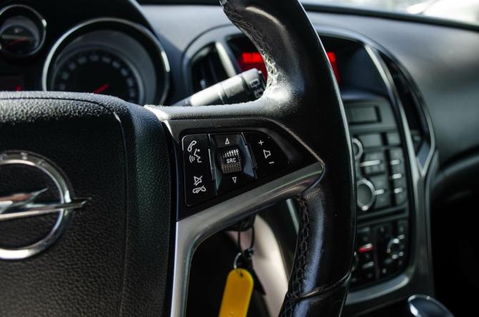 Opel Astra J Рестайлинг с пробегом 2012 года, цена 750 000 рублей, 162000 км, хэтчбек, Автокод Объявления
