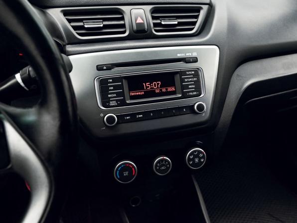 Kia Rio III Рестайлинг с пробегом 2015 года, цена 999 000 рублей, 142354 км, седан, Автокод Объявления