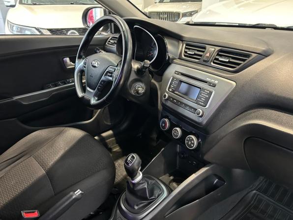 Kia Rio III Рестайлинг с пробегом 2015 года, цена 929 000 рублей, 95000 км, седан, Автокод Объявления