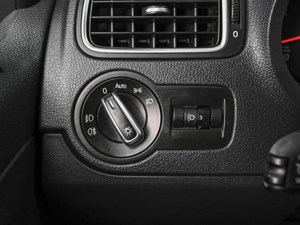 Volkswagen Polo V Рестайлинг с пробегом 2017 года, цена 1 348 000 рублей, 99909 км, седан, Автокод Объявления