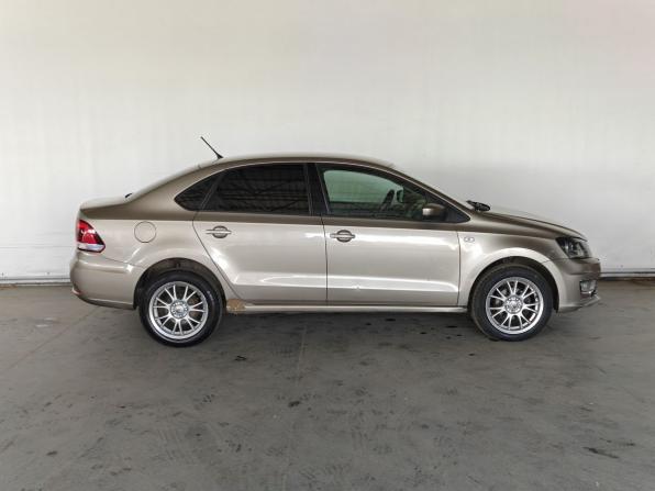 Volkswagen Polo V Рестайлинг с пробегом 2015 года, цена 675 000 рублей, 259563 км, седан, Автокод Объявления