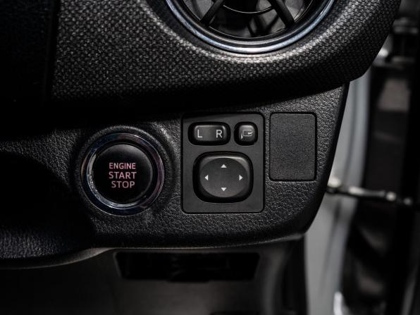 Toyota Vitz III (XP130) Рестайлинг с пробегом 2016 года, цена 950 000 рублей, 124770 км, хэтчбек, Автокод Объявления