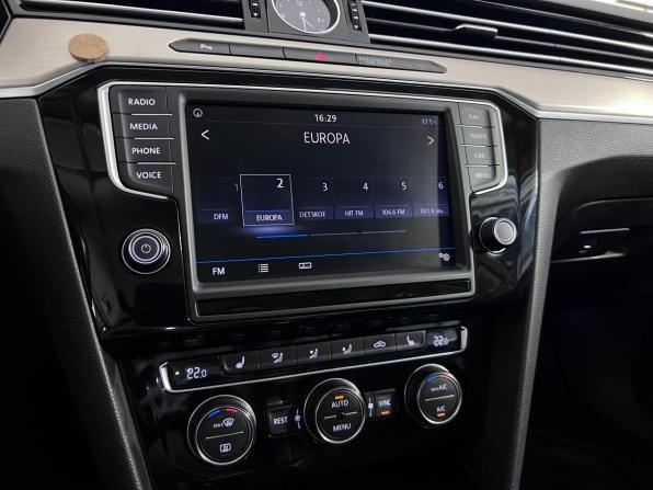 Volkswagen Passat B8 с пробегом 2017 года, цена 2 120 000 рублей, 134851 км, седан, Автокод Объявления