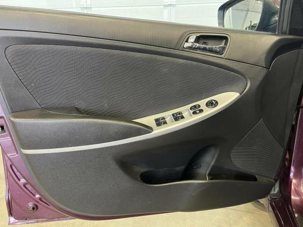 Hyundai Solaris I с пробегом 2013 года, цена 400 000 рублей, 177562 км, седан, Автокод Объявления