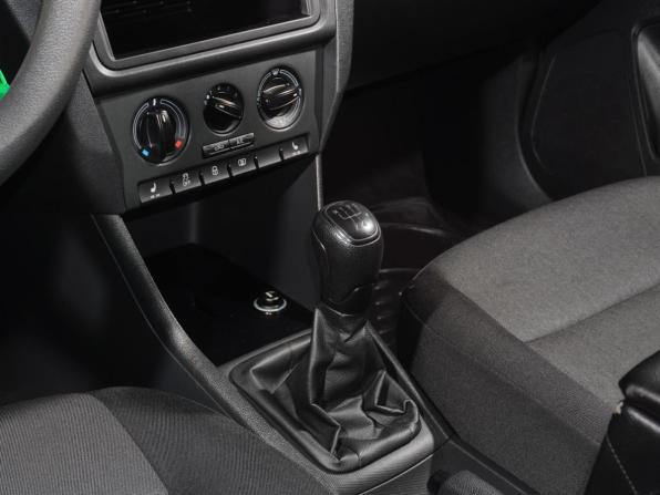 Skoda Rapid I с пробегом 2015 года, цена 979 000 рублей, 118339 км, лифтбек, Автокод Объявления