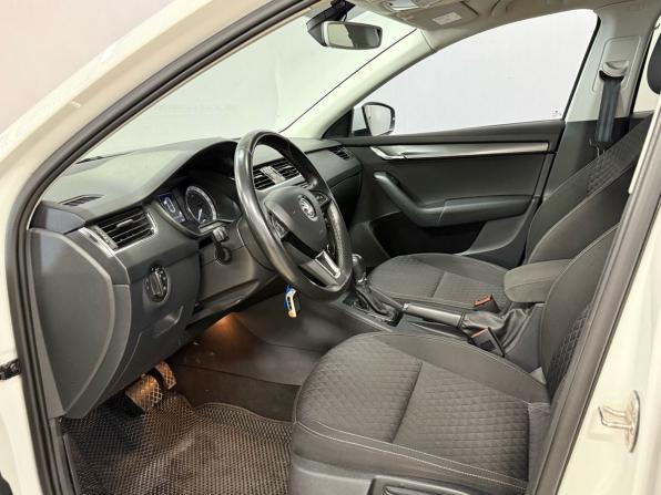 Skoda Octavia III (A7) Рестайлинг с пробегом 2018 года, цена 1 790 000 рублей, 122046 км, лифтбек, Автокод Объявления