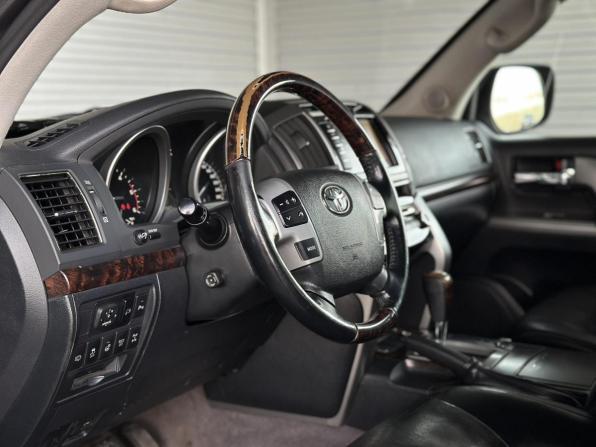 Toyota Land Cruiser 200 Series Рестайлинг 1 с пробегом 2012 года, цена 3 199 000 рублей, 347062 км, внедорожник, Автокод Объявления