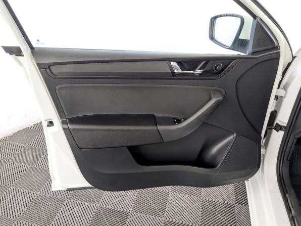 Skoda Rapid I Рестайлинг с пробегом 2019 года, цена 755 000 рублей, 283886 км, лифтбек, Автокод Объявления