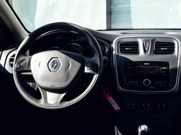Renault Sandero II с пробегом 2017 года, цена 1 245 000 рублей, 32460 км, хэтчбек, Автокод Объявления