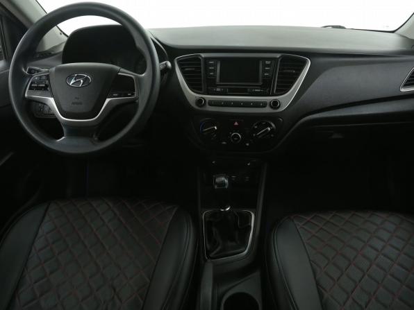 Hyundai Solaris II с пробегом 2017 года, цена 1 000 000 рублей, 147800 км, седан, Автокод Объявления